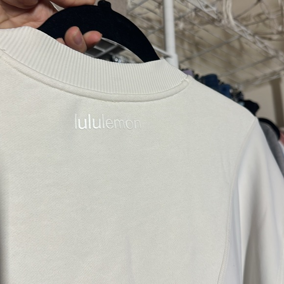 LULULEMON Perfectly Oversized Crew
Patched - Picture 9 of 9